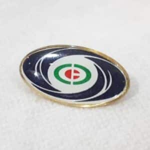 بج سینه فلزی 4 رنگ با روکش پلی استر مقاوم و طراحی تبلیغاتی – دیجی‌کاردو